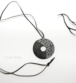 black white 2 pendant 01