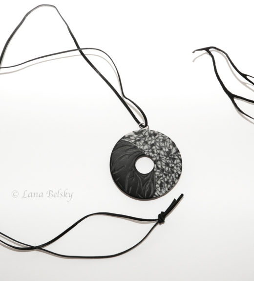 black white 2 pendant 01